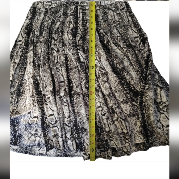 St. John Snake Skin Print Silk Pleated Skirt & Blouse Set - Picture 13 of 15